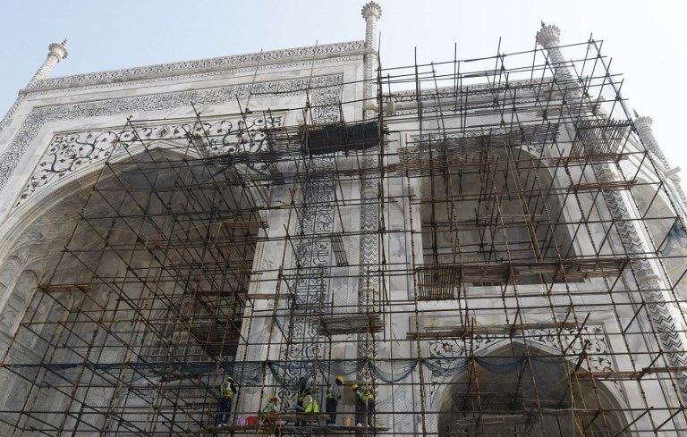 1444x920_echafaudages-disposes-contre-facade-taj-mahal-inde